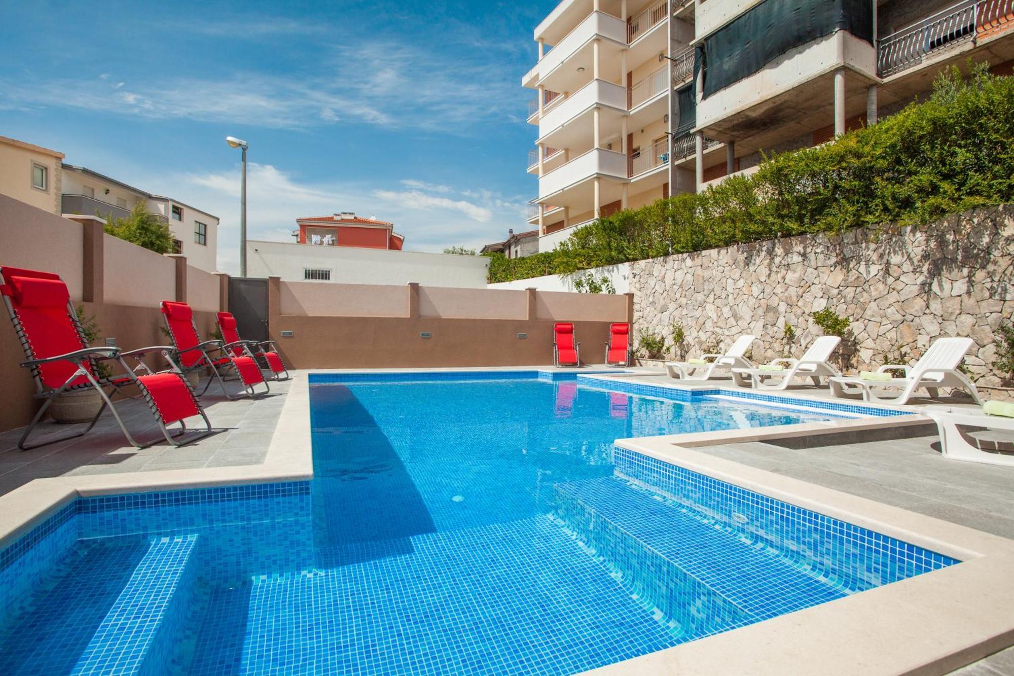 Apartment With Private Swimming Pool Podstrana Dış mekan fotoğraf